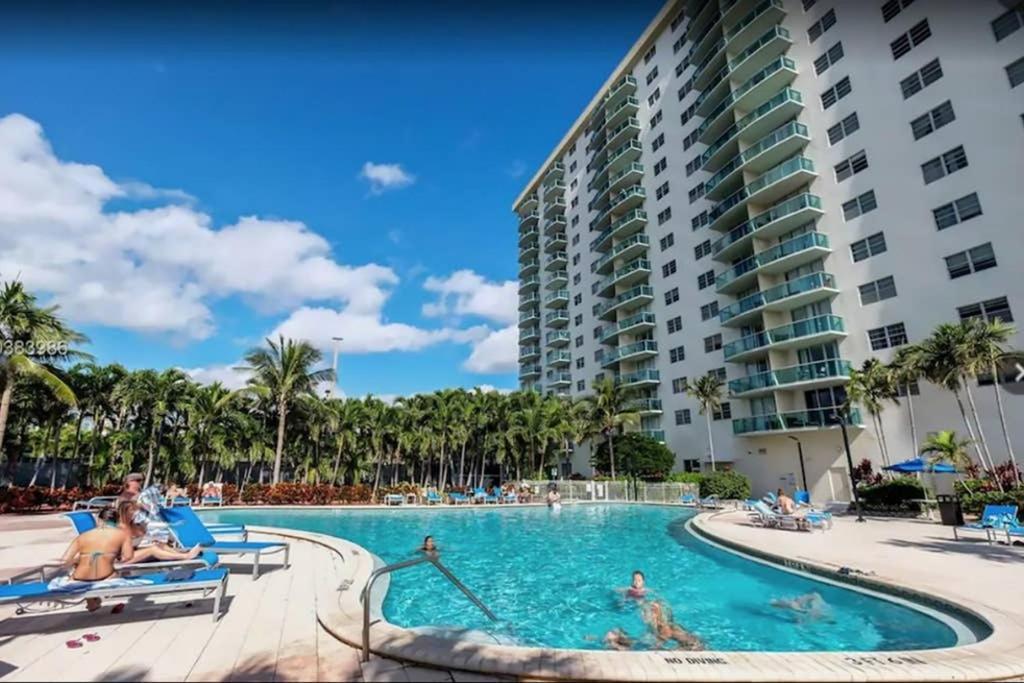 Beautiful Apartment Steps Away From The Beach Miami Beach Exterior foto